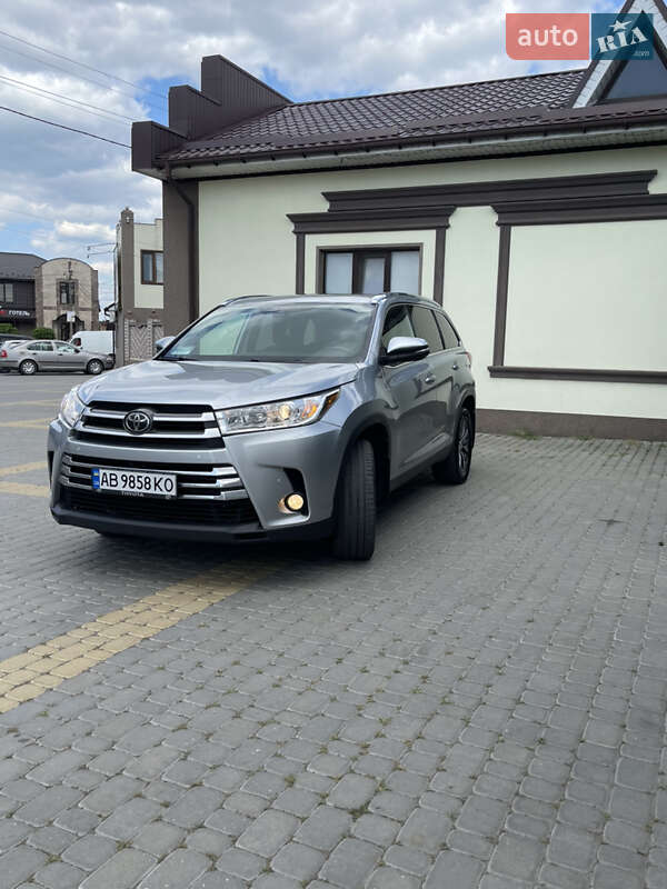 Позашляховик / Кросовер Toyota Highlander 2018 в Тульчині