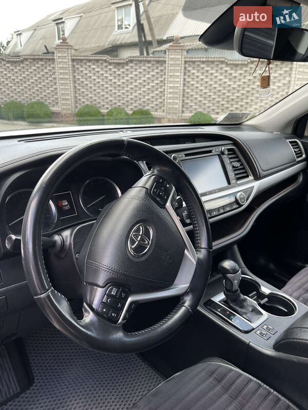 Позашляховик / Кросовер Toyota Highlander 2018 в Тульчині
