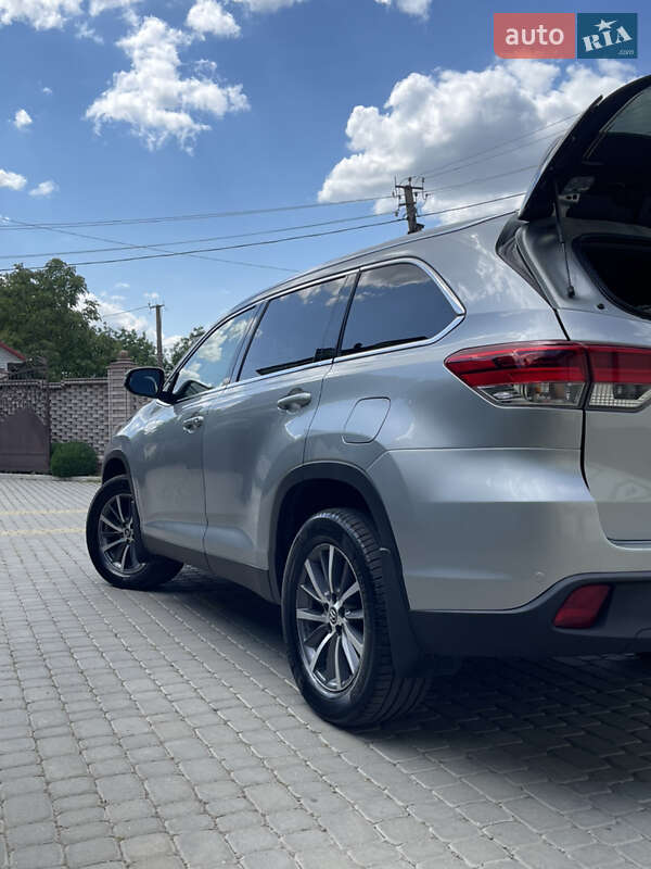 Позашляховик / Кросовер Toyota Highlander 2018 в Тульчині