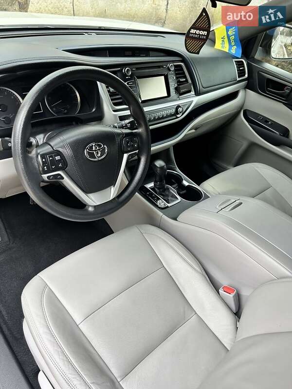 Позашляховик / Кросовер Toyota Highlander 2017 в Сумах