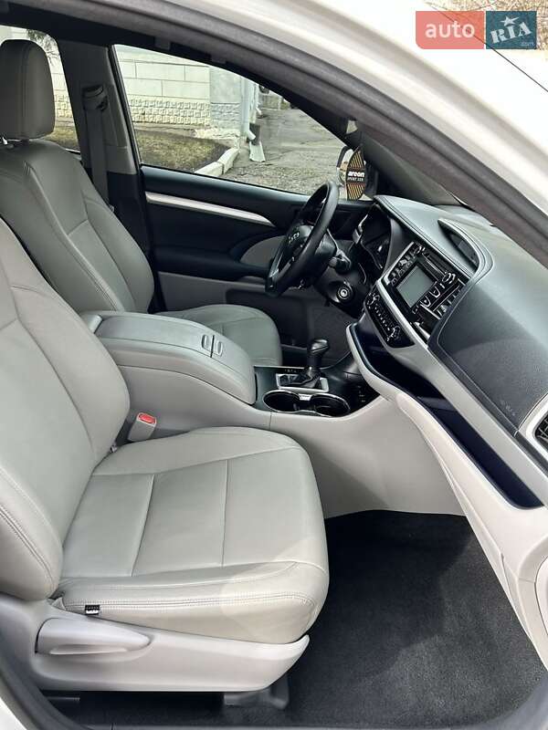 Позашляховик / Кросовер Toyota Highlander 2017 в Сумах