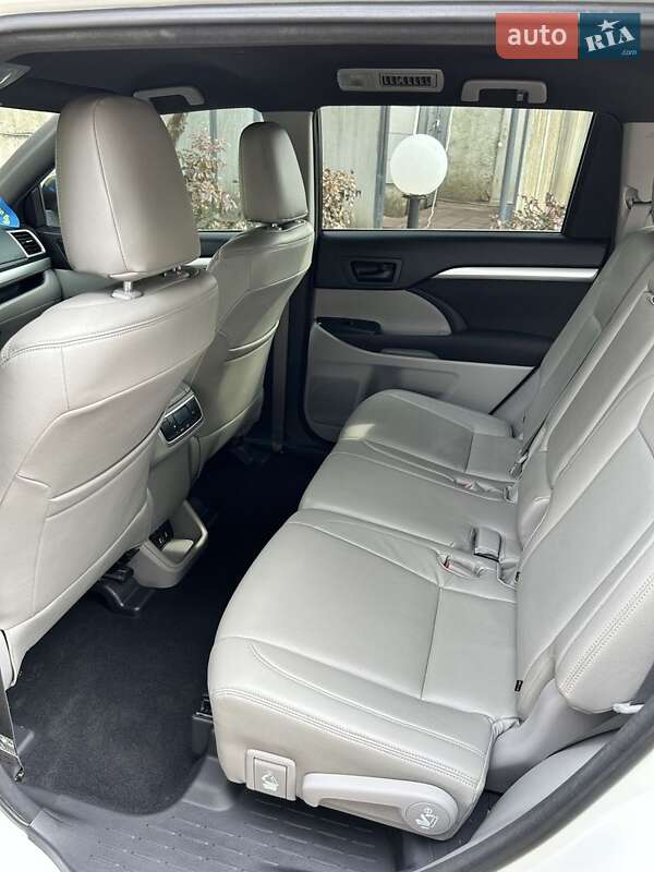 Позашляховик / Кросовер Toyota Highlander 2017 в Сумах