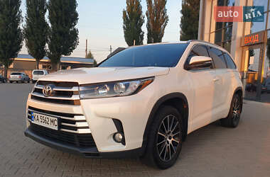 Внедорожник / Кроссовер Toyota Highlander 2017 в Киеве