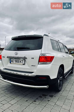 Внедорожник / Кроссовер Toyota Highlander 2013 в 