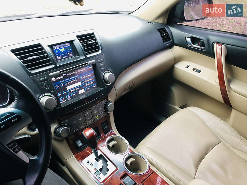 Позашляховик / Кросовер Toyota Highlander 2011 в Полтаві
