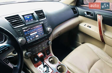 Внедорожник / Кроссовер Toyota Highlander 2011 в 