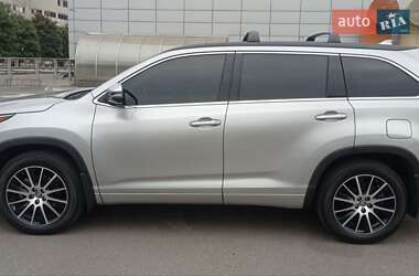 Позашляховик / Кросовер Toyota Highlander 2017 в 