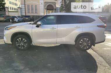 Позашляховик / Кросовер Toyota Highlander 2022 в Києві