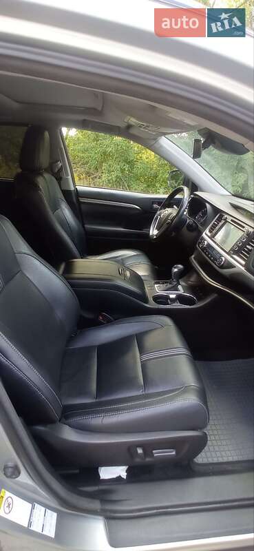 Внедорожник / Кроссовер Toyota Highlander 2017 в Броварах фото 10 Внедорожник / Кроссовер Toyota Highlander 2017 в Броварах