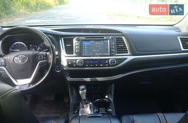 Позашляховик / Кросовер Toyota Highlander 2017 в 