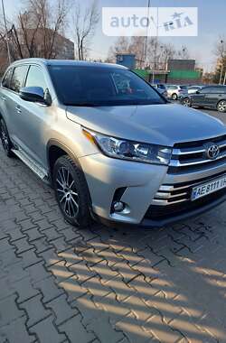 Внедорожник / Кроссовер Toyota Highlander 2018 в Кривом Роге