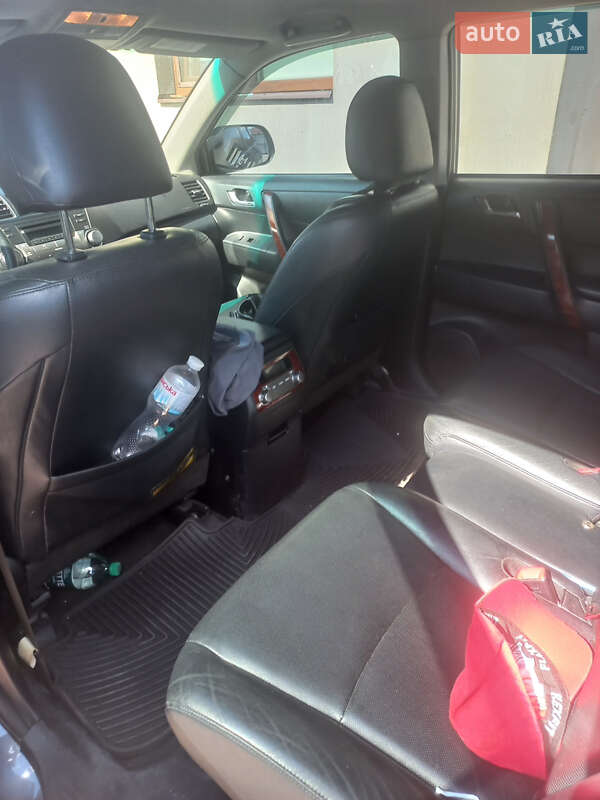 Внедорожник / Кроссовер Toyota Highlander 2010 в Яготине