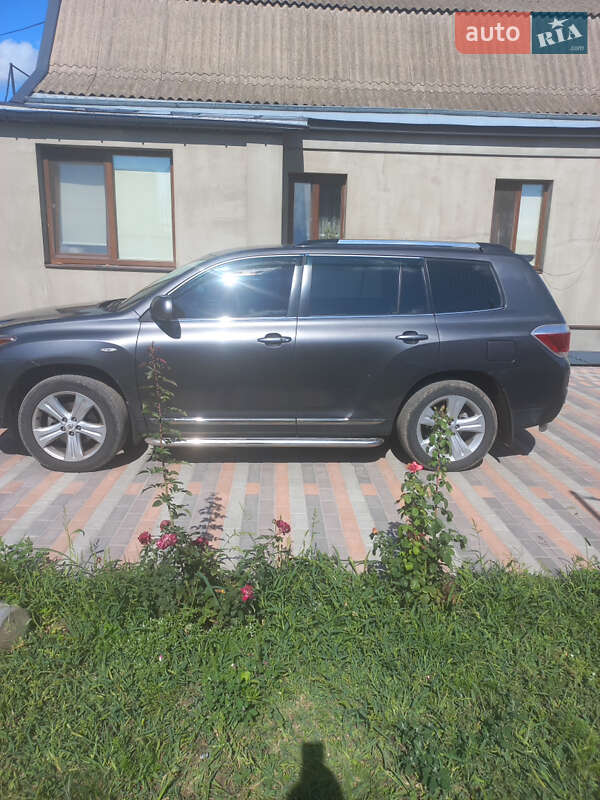 Внедорожник / Кроссовер Toyota Highlander 2010 в Яготине