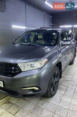 Позашляховик / Кросовер Toyota Highlander 2013 в Києві