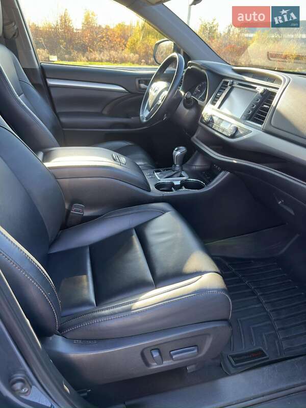 Позашляховик / Кросовер Toyota Highlander 2019 в Чернівцях