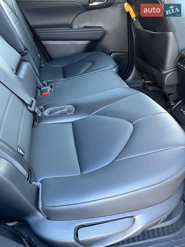 Позашляховик / Кросовер Toyota Highlander 2021 в Києві