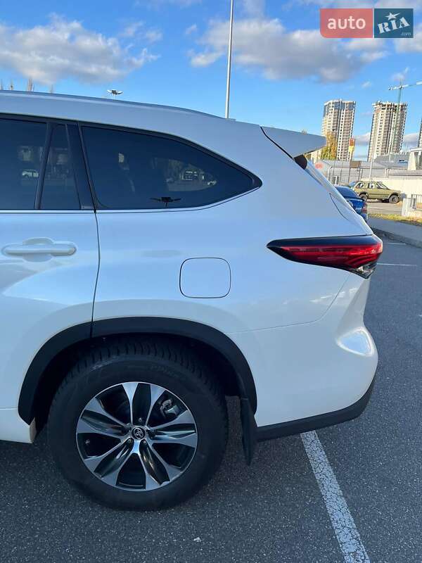 Позашляховик / Кросовер Toyota Highlander 2021 в Києві