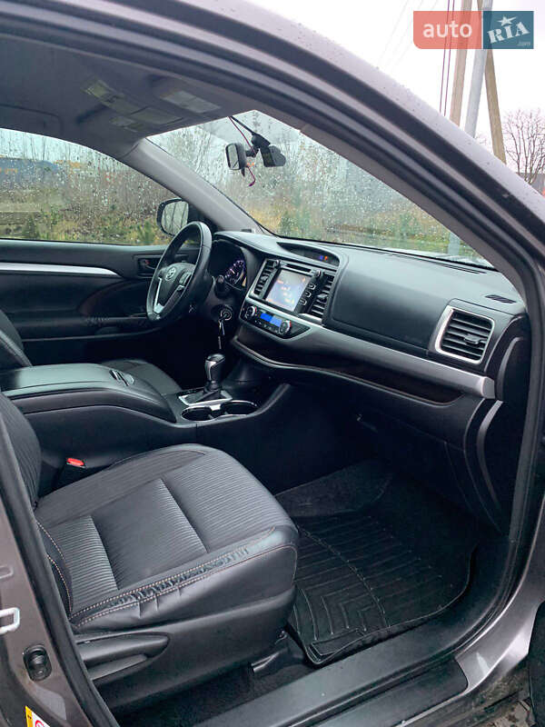 Внедорожник / Кроссовер Toyota Highlander 2015 в Львове