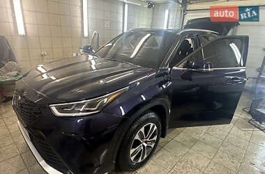 Внедорожник / Кроссовер Toyota Highlander 2020 в 