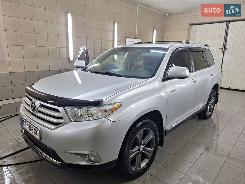 Внедорожник / Кроссовер Toyota Highlander 2013 в 