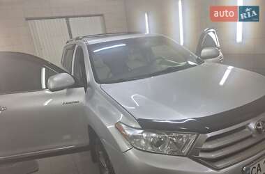 Внедорожник / Кроссовер Toyota Highlander 2013 в 