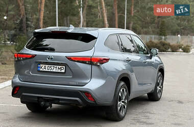 Внедорожник / Кроссовер Toyota Highlander 2021 в 