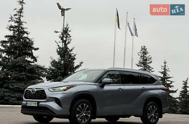 Внедорожник / Кроссовер Toyota Highlander 2021 в 
