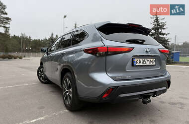 Внедорожник / Кроссовер Toyota Highlander 2021 в 