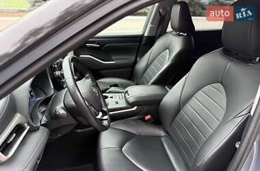Внедорожник / Кроссовер Toyota Highlander 2021 в 