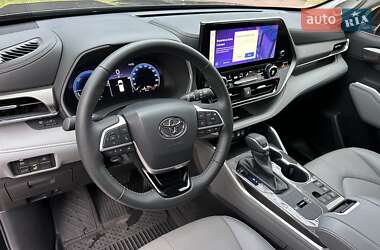 Внедорожник / Кроссовер Toyota Highlander 2023 в 