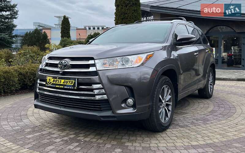 Позашляховик / Кросовер Toyota Highlander 2017 в Львові