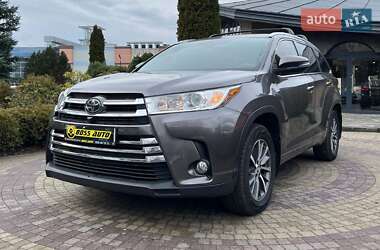 Позашляховик / Кросовер Toyota Highlander 2017 в Львові