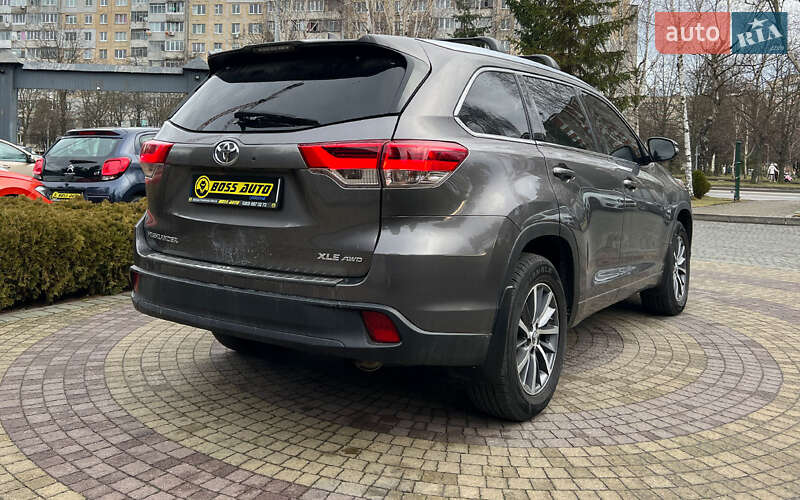 Позашляховик / Кросовер Toyota Highlander 2017 в Львові