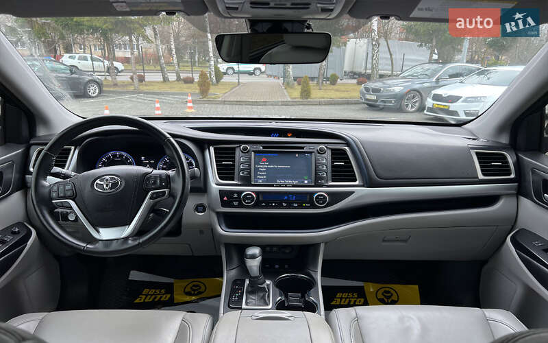 Позашляховик / Кросовер Toyota Highlander 2017 в Львові