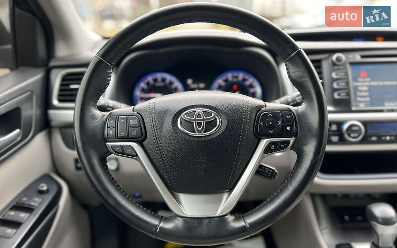 Позашляховик / Кросовер Toyota Highlander 2017 в Львові