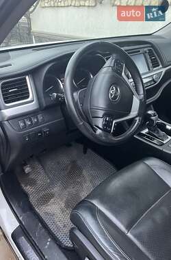 Внедорожник / Кроссовер Toyota Highlander 2014 в Новой Одессе