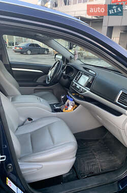 Внедорожник / Кроссовер Toyota Highlander 2015 в 