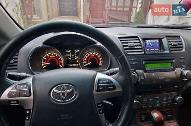 Внедорожник / Кроссовер Toyota Highlander 2013 в 