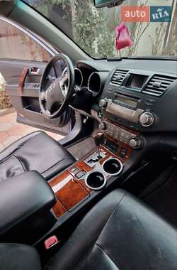 Внедорожник / Кроссовер Toyota Highlander 2013 в 