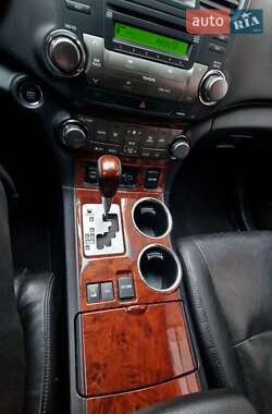 Внедорожник / Кроссовер Toyota Highlander 2013 в 