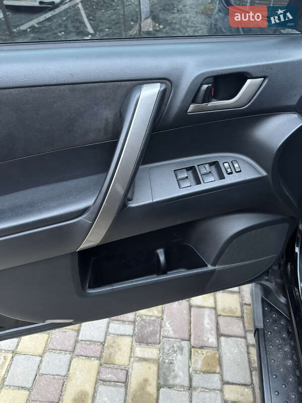 Внедорожник / Кроссовер Toyota Highlander 2011 в Ахтырке фото 67 Внедорожник / Кроссовер Toyota Highlander 2011 в Ахтырке