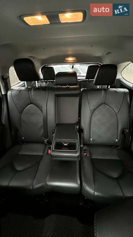 Позашляховик / Кросовер Toyota Highlander 2020 в Чернігові