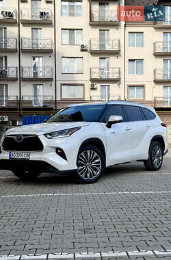 Внедорожник / Кроссовер Toyota Highlander 2021 в Ужгороде