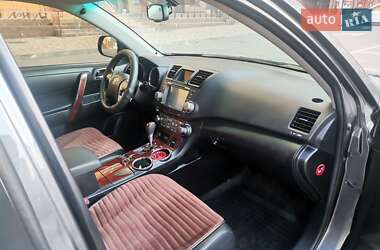 Внедорожник / Кроссовер Toyota Highlander 2012 в 