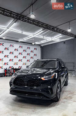 Внедорожник / Кроссовер Toyota Highlander 2021 в 