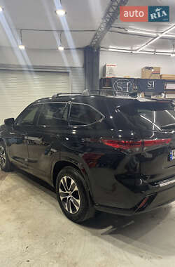 Внедорожник / Кроссовер Toyota Highlander 2021 в 
