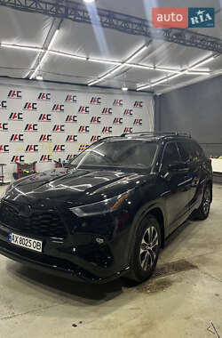 Внедорожник / Кроссовер Toyota Highlander 2021 в Харькове