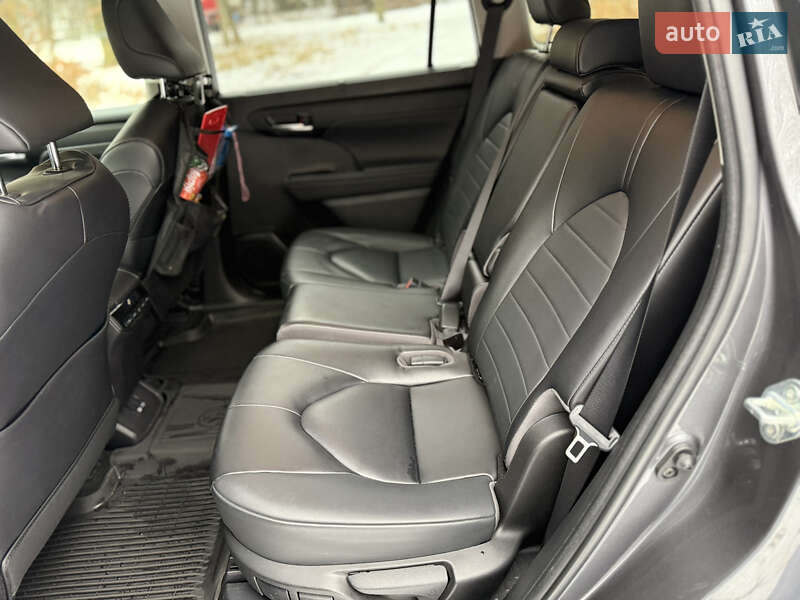 Внедорожник / Кроссовер Toyota Highlander 2023 в Львове