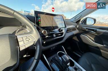 Внедорожник / Кроссовер Toyota Highlander 2022 в 