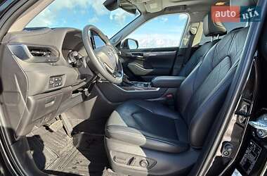 Внедорожник / Кроссовер Toyota Highlander 2022 в 
